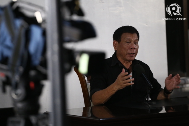 DUTERTE AND MEDIA. Duterte holds a media briefing at the Presidential Guesthouse at DPWH Depot Compound, Panacan, Davao City. File photo by Manman Dejeto/Rappler 