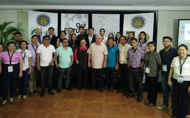 Palawan local candidates pose for a photo after the debate. Photo from Gil Bilang/ Rappler 