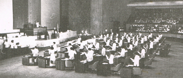 1987 CONSTITUTION. Members of the 1986 Constitutional Commission during deliberations. Photo from the Official Gazette 