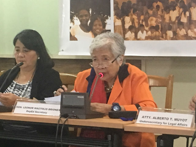 THE CHIEF. DepEd Secretary Leonor Briones holds a press conference on November 22. Photo by Mara Cepeda/Rappler 