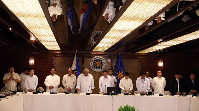 DISCUSSING DRUG WAR. President Rodrigo Duterte presides over the AFP-PNP command conference in Malacañang on March 13, 2018. Photo from SAP Bong Go 