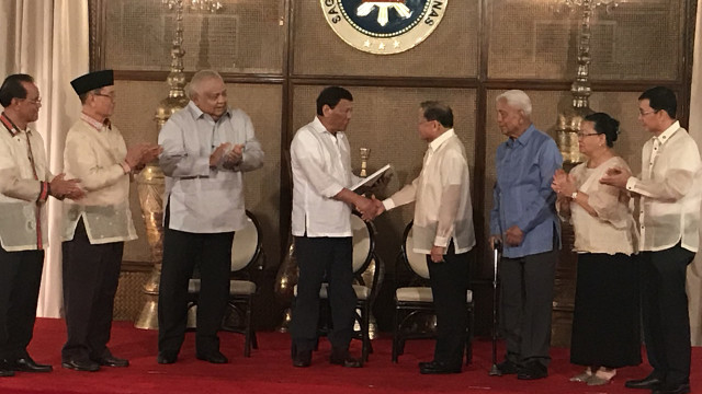 PRESIDENTIAL APPROVAL. President Rodrigo Duterte receives the draft constitution from the Consultative Committee. PTV photo 