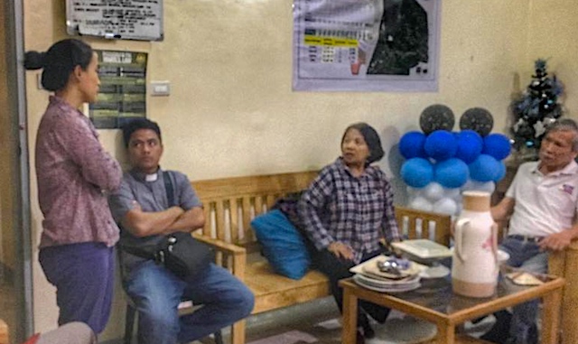 DETAINED. Former Bayan Muna representative Satur Ocampo (right) is detained at the Talaingod Police Station in Davao del Norte with ACT Representative France Castro (2nd,right) and over 70 others. Photo by Jose Hernani/The Breakaway Media Group 