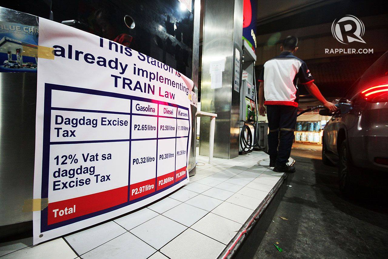 RISING. The TRAIN law affects fuel prices. File photo by Ben Nabong/Rappler 
