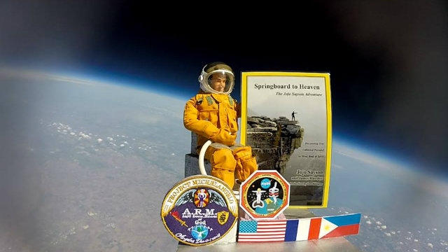 SPACE. Astronaut Bob, a figurine, at an altitude of 98,860 feet. Screen grab from Jojo Sayson's Facebook page 