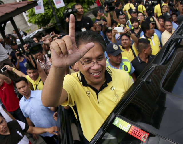 Mar Roxas Disqualify Manuel Antonio Roxas