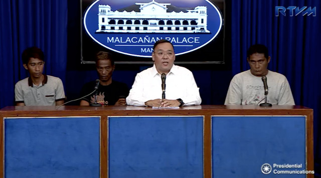 FISHING AND FOREIGN POLICY. Presidential Spokesperson Harry Roque has his own questions for the Zambales fishermen he invited to join his Palace briefing. RTVM screenshot 