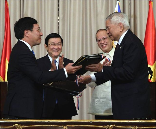 STRONGER TIES. The Philippines and Vietnam, both claimant countries in the sea row, improve their military coordination by signing a strategic partnership. Photo from Official Gazette 