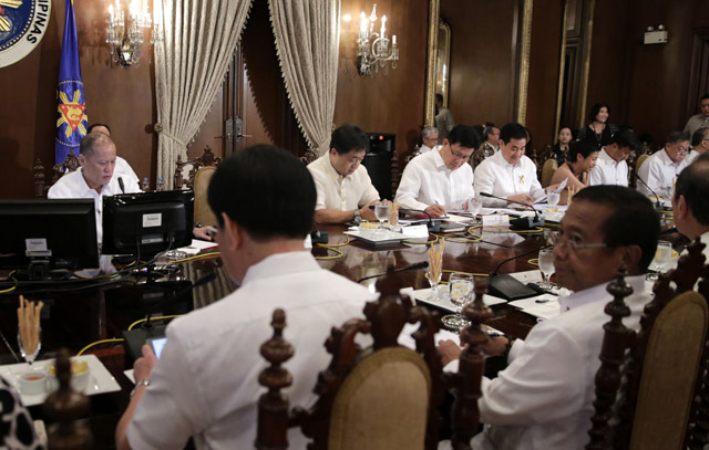 'UNTENABLE POSITION.' UNA interim secretary general JV Bautista says Binay will be in an awkward position when Aquino endorses the administration candidate. File photo by Gil Nartea/Malacañang Photo Bureau  