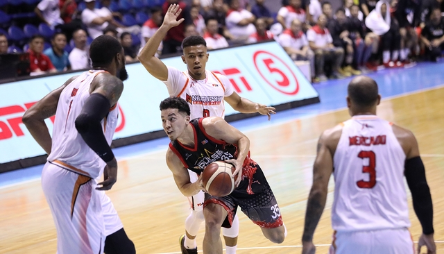 GUNNER. Matthew Wright scorches hot for Phoenix. Photo from PBA Images  