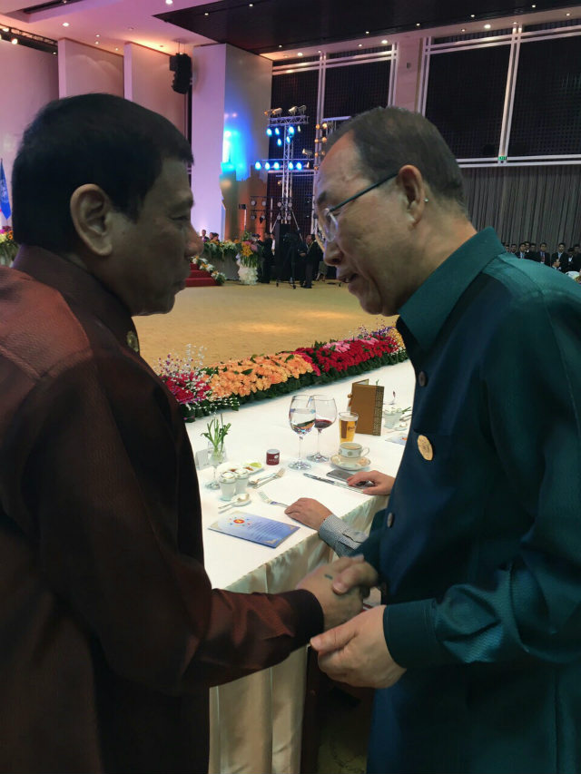 FIRST MEETING. Philippine President Rodrigo Duterte meets with UN Secretary-General Ban Ki-moon for the first time at the ASEAN gala dinner in Vientiane, Laos. Handout photo  
