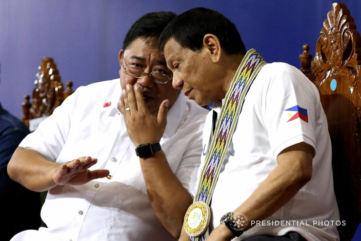 TASK FORCE. Agrarian Reform Secretary John Castriciones acts after a presidential outburst. File photo from Malacañang. 