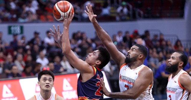 FINDING HIS GROOVE. Rey Nambatac shines as Rain or Shine turns back NorthPort. Photo from PBA Images  