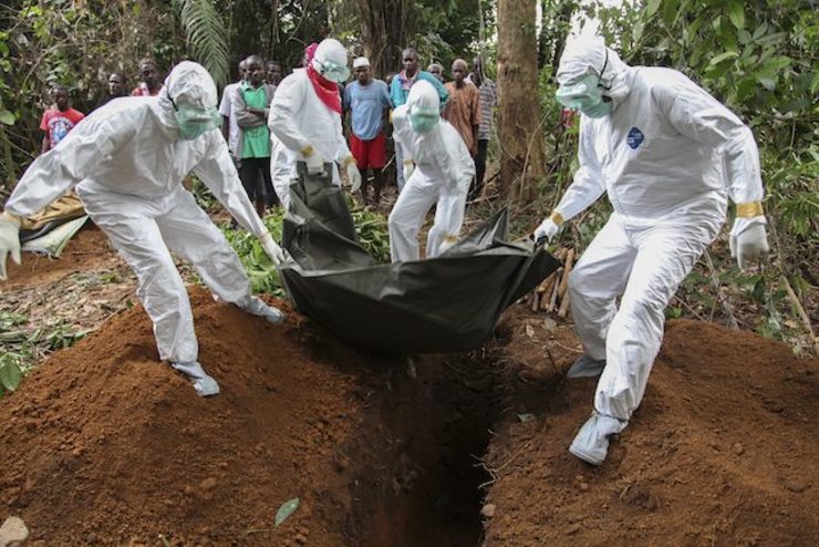 ANOTHER VICTIM. Liberian nurses bury the body of an Ebola victim in the Banjor Community on the outskirts of Monrovia, Liberia 06 August 2014. Ahmad Jallanzo/EPA