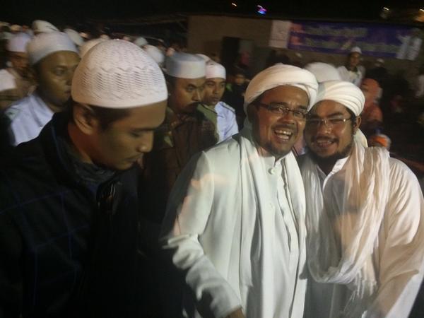 NONTON BARENG. Habib Rizieq dalam acara nonton bareng bersama FPI, 30 September 2015. Foto: Rappler/Febriana Firdaus 