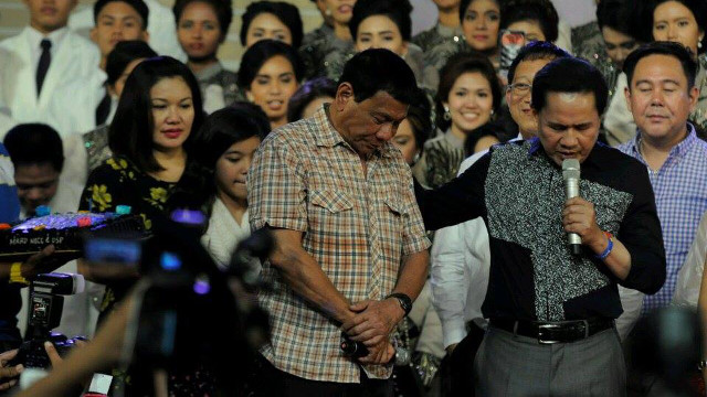 PASTOR'S BLESSING. Rodrigo Duterte receives a blessing from Pastor Apollo Quiboloy on the occasion of his birthday in March. Photo from Rody Duterte Facebook page 