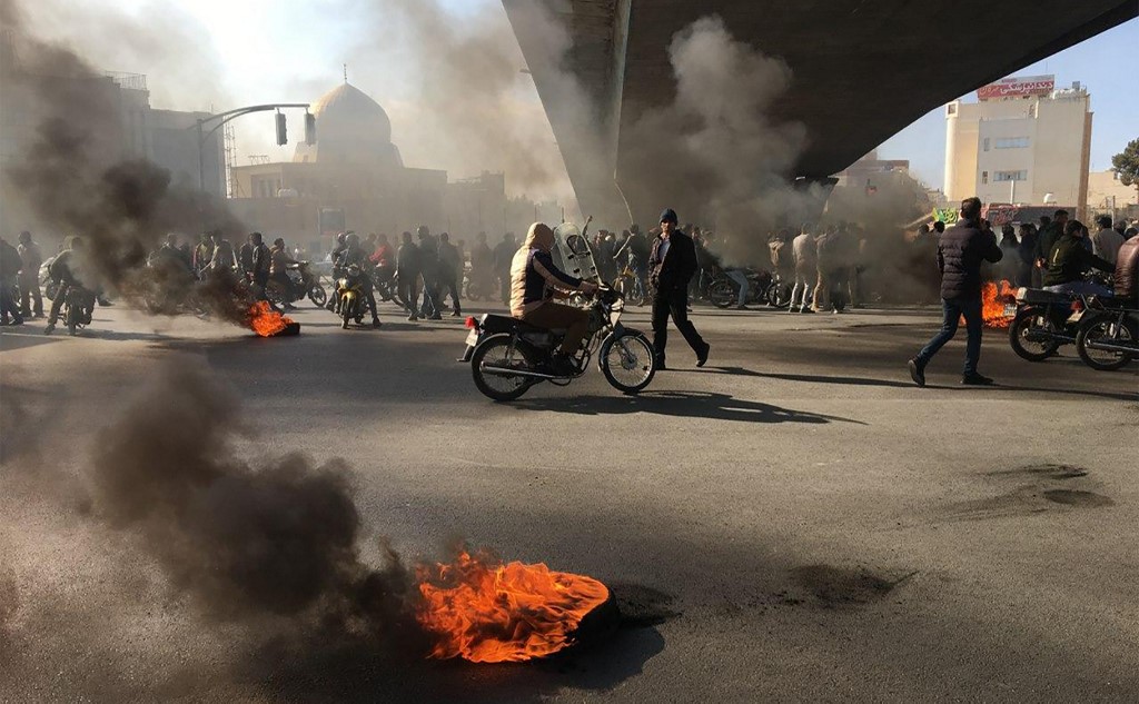 OIL PRICE HIKE. Iranian protesters rally amid burning tires during a demonstration against an increase in gasoline prices, in the central city of Isfahan on November 16, 2019. Photo by AFP 