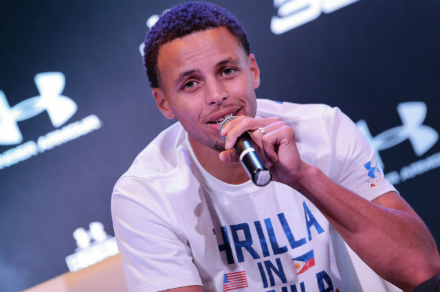 THRILLA IN MANILA. Steph Curry shows off his shooting touch at Mall of Asia Arena. Photo by Mark Cristino/EPA 