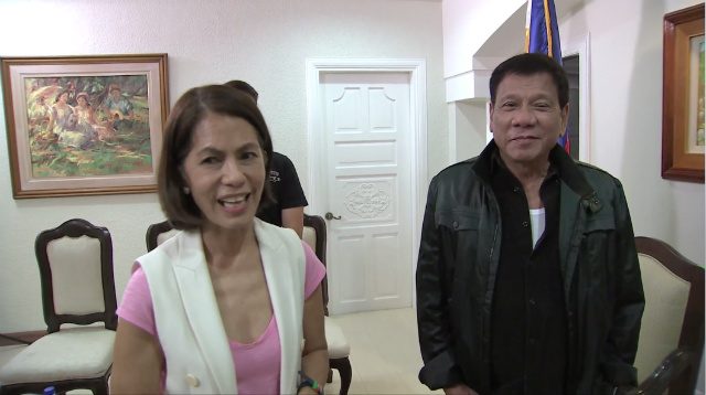 OFFERED DENR POST. Rodrigo Duterte offers Gina Lopez the post of Environment Secretary in the Presidential Guesthouse in Panacan, Davao City on June 20, 2016. Screengrab from RTVM video 