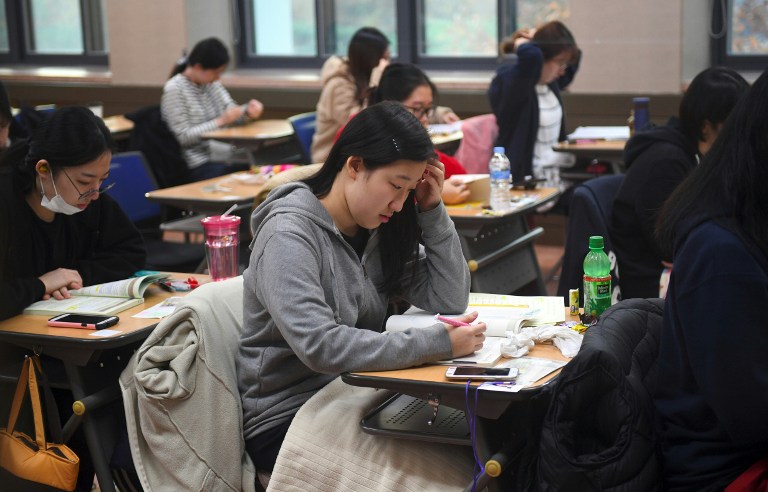 ENTRANCE EXAM. Students sit the annual College Scholastic Ability Test, a standardised exam for college entrance, at a high school in Seoul on November 17, 2016. Photo by Jung Yeon-Je / AFP 