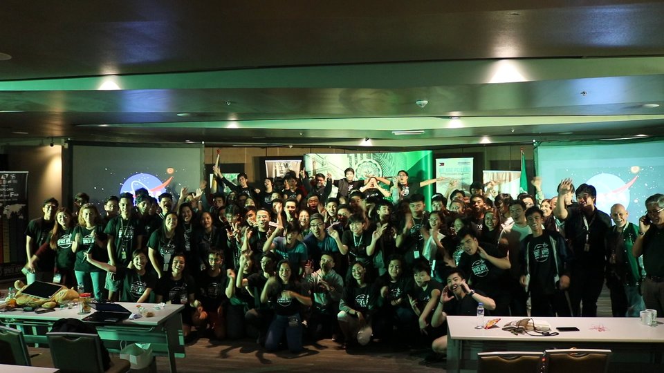 NASA CHALLENGE. Teams at NASA's International  Space Apps Challenge pose for a souvenir shot. Photo from DLSU 