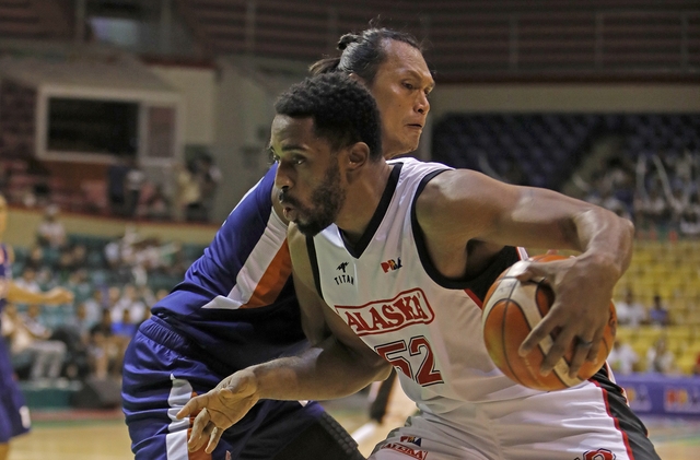 NOTHING BUT LOVE. Meralco's Reynel Hugnatan (back) earns the respect of Alaska import Mike Harris. Photo from PBA Images 
