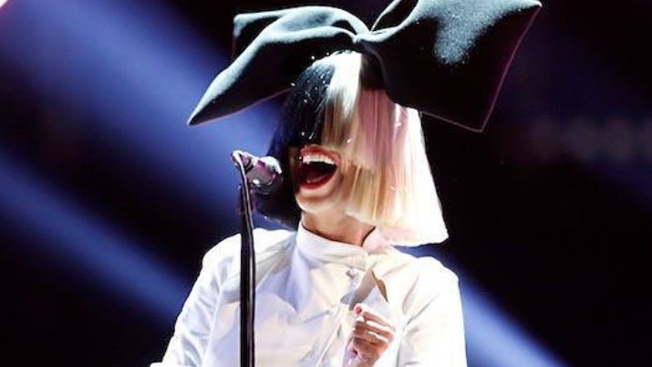 Sia Reveals Her Face After Wind Blows Her Wig