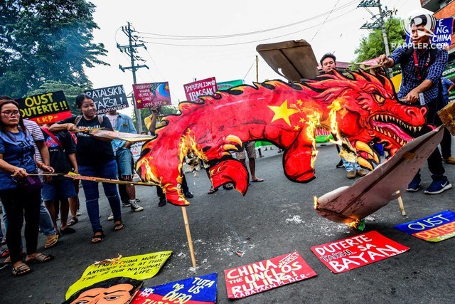 ASSERT RIGHTS. Protesters condemn on July 12, 2019 China's harassment of Filipinos in the West Philippine Sea. Photo by Maria Tan/Rappler  