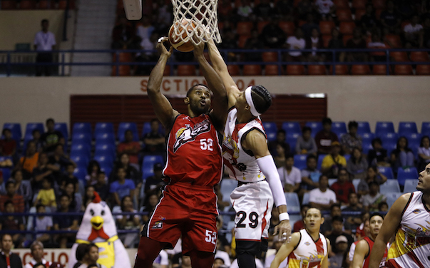 DOUBLE-DOUBLE. Mike Harris could not be stopped as he leads the Alaska Aces to the 2018 PBA Governors' Cup semifinals. Photo courtesy of the PBA media group. 