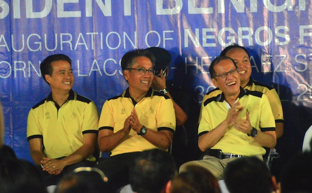 AS PROMISED. President Benigno Aquino III signs on May 29, 2015, the executive order creating the Negros Island Region, almost exactly a month after he promised Negrenses during this Bacolod City visit that he would do so. Photo by Marchel P. Espina/Rappler  