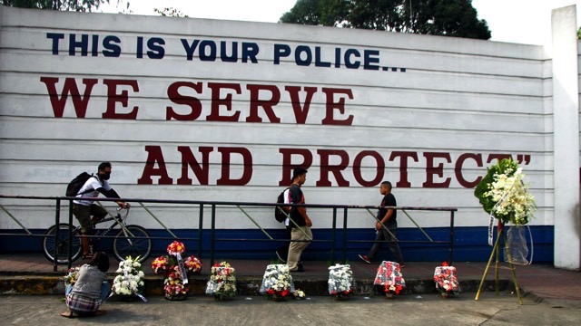 'FALLEN HEROES.' Flowers are laid outside the PNP headquarters in Camp Crame for the 44 slain PNP SAF commandos. Photo courtesy of the PNP PIO