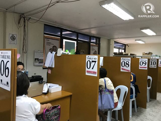 OPPORTUNITIES. Contractual workers who are qualified will also be considered for appointment to regular positions in government agencies, the budget department announced on November 12, 2018. File photo by Patty Pasion/Rappler 