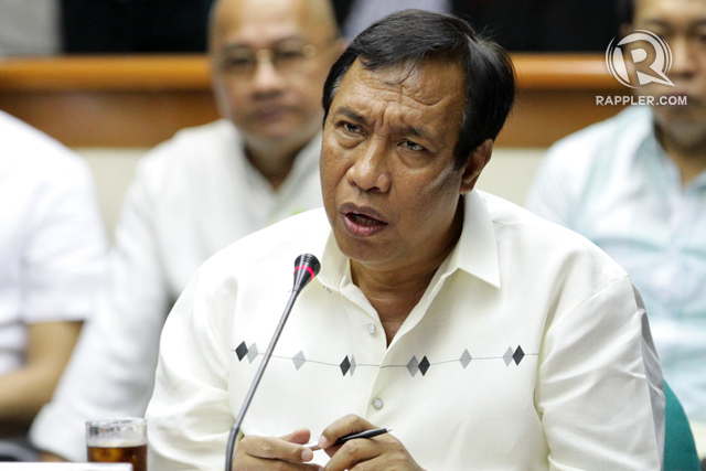 EVIDENCE? Former Makati vice mayor Ernesto Mercado unveils more tales of Binay's alleged corruption and says more are to come. File photo by Mark Cristino/Rappler
