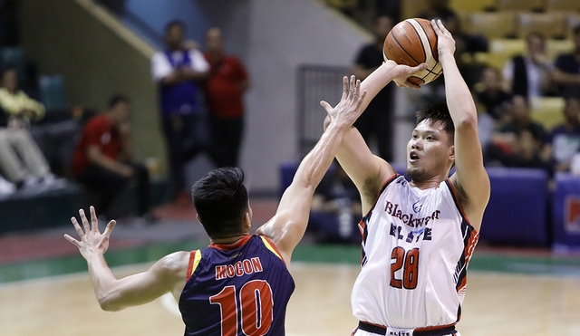 RISING TO OCCASION. Chris Javier stands out in Blackwater's first win of the season. Photo from PBA Images  
