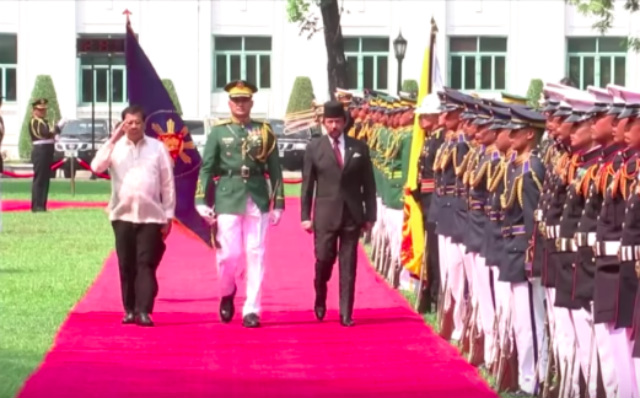 Brunei Sultan Hassanah Bolkiah's state visit in April 2017. Screenshot from RTVM 