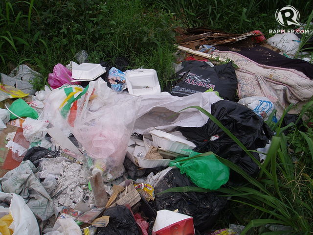 SAMPAH PLASTIK. Salah satu lokasi timbunan sampah yang didominasi sampah plastik di kota Bandung. Foto oleh Yuli Saputra/Rappler 