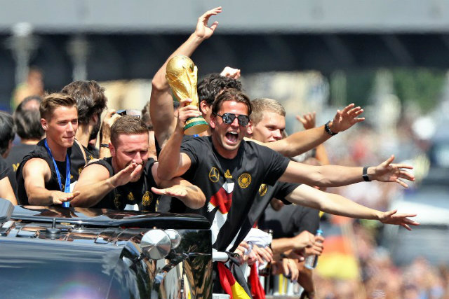 MEET THE POPE. Germany's national football team, seen here waving from a truck during a victory parade post-FIFA World Cup title on July 15, 2014, will meet football fan Pope Francis. File photo by JAN WOITAS / DPA / AFP 