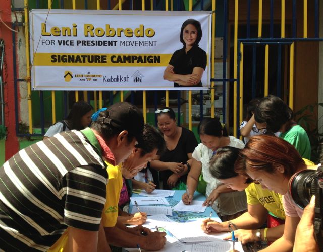 LENI, RUN. Residents of Baseco Compound in Manila sign their names as part of the campaign urging Camarines Sur Representative Leni Robredo to run for vice president. Photo by Katerina Francisco/Rappler 