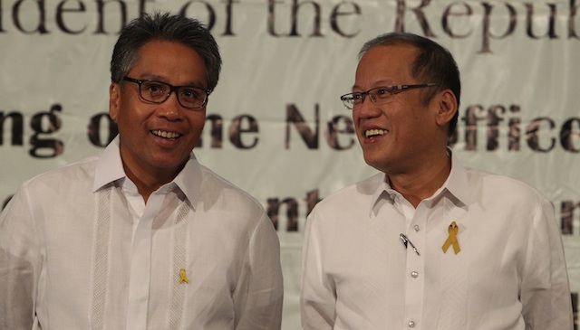 WHAT PORK? DILG Secretary Mar Roxas (L) dismisses any insinuations of anomalies in his department's proposed budget. File photo by Malacañang Photo Bureau