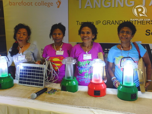 'SOLAR LOLAS.' (From left to right) Evelyn Clemente, Magda Salvador, Cita Diaz and Sharon Flores are back from India to share their knowledge on using the sun to power lanterns. Photo by Pia Ranada/Rappler