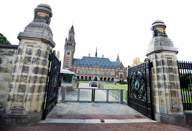 LEGAL BATTLEGROUND. A picture made available July 28, 2014, shows the seat of the Permanent Court of Arbitration at the Vredespaleis (Peace Palace), in The Hague, the Netherlands on August 27, 2013. File photo by Guus Shoonewille/EPA   
