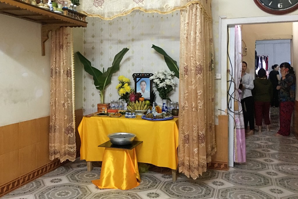 FEARED DEAD. A portrait of 26-year-old Pham Thi Tra My, who is feared to be among the 39 people found dead in a truck in Britain, is kept on a prayer altar inside her house in Vietnam's Ha Tinh province on October 26, 2019. Photo by AFP 