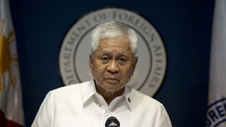 TURNING TABLES. China accuses the Philippines of violating international law by resorting to arbitration. In this photo, Philippine Foreign Secretary Albert del Rosario holds a press conference after Manila filed its pleading last March. File photo by Noel Celis/AFP 