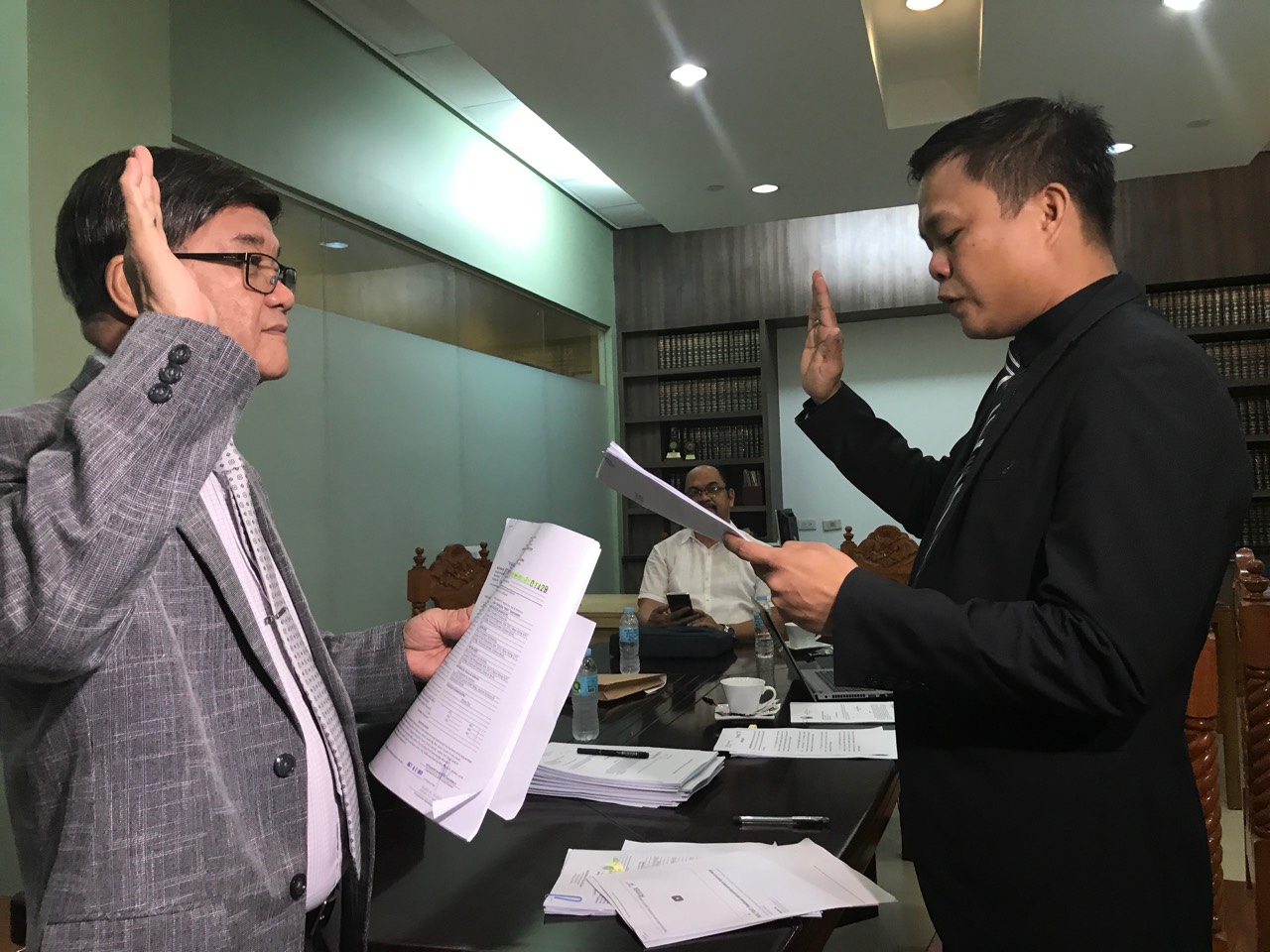 WIRETAPPING. Justice Secretary Vitaliano Aguirre II files a wiretapping complaint against Senator Risa Hontiveros before the Pasay City Prosecutor's Office on October 2, 2017. Photo courtesy of the DOJ  