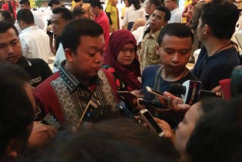 Koordinator Bidang Pemenangan Pemilu Wilayah I Golkar Nurson Wahid memberikan keterangan kepada pers di sela Rapat Pleno Partai Golkar di Jakarta, Rabu (11/10). Foto oleh Rosa Cindy/Rappler 