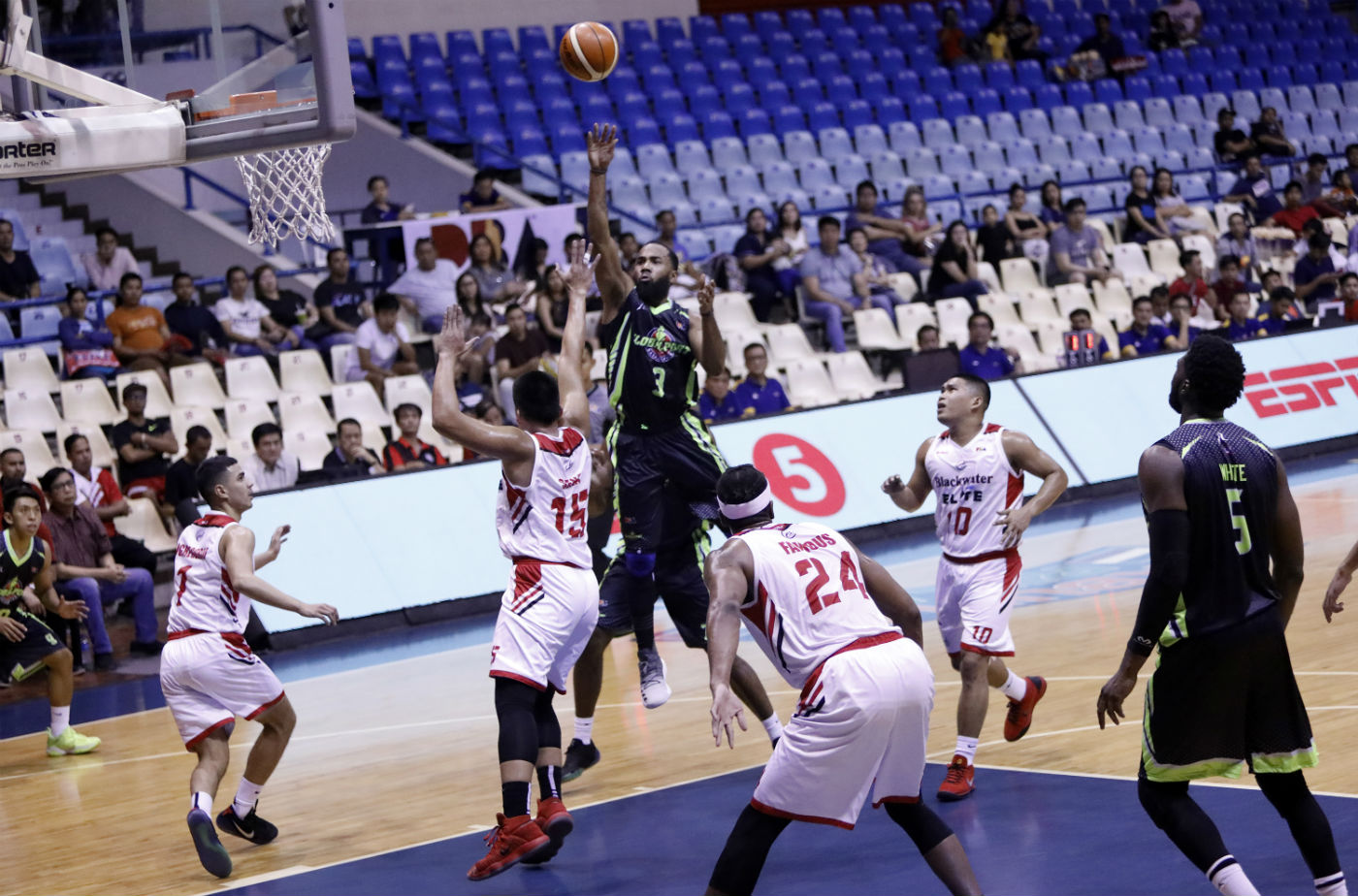 BACK-TO-BACK. Stanley Pringle and the GlobalPort Batang Pier coast to their second straight win. Photo by PBA Images  