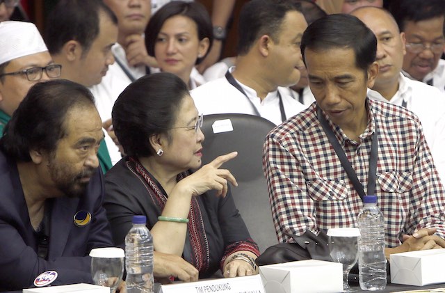 PATRONS. File photo showing President Joko Widodo (right) with the heads of two major political parties supporting him, PDI-P's Megawati Sukarnoputri (middle) and Nasdem's Surya Paloh (left). Photo by EPA 