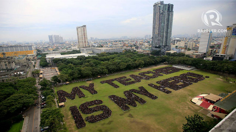 #THANKYOUTEACHER. UST students vie for the Guinness World Record for Largest Human Sentence in observance of National Teacher's Month. Photo by Inoue Jaena/Rappler  