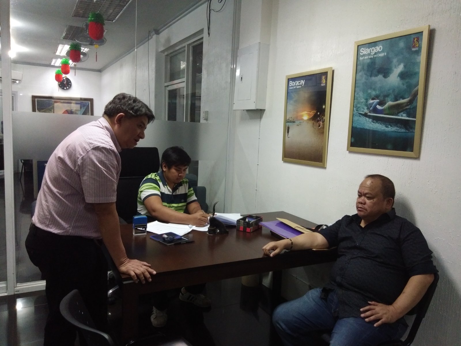 WITHDRAW? Lawyer Jude Sabio (right), with fellow lawyer Larry Gadon, execute on January 14, 2019, an affidavit expressing his intent to withdraw the communication he filed against President Rodrigo Duterte before the ICC. Photo courtesy of Larry Gadon 