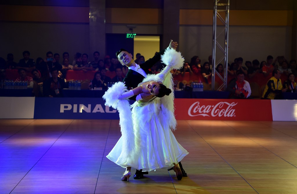 ON THE SPOTLIGHT. Vietnam's Vu Hoange Anh Minh (L) and Nguyen Truong Xuan (R) perform during the dancesport event in the SEA Games on December 1, 2019. Photo by Wakil Kohsar/AFP 
